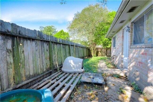 Building Photo - 13159 High Star Dr
