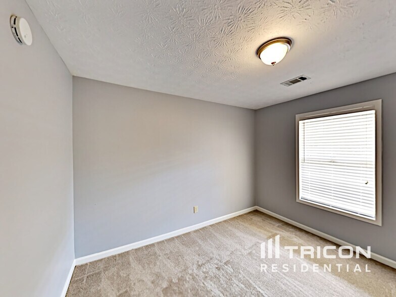 Building Photo - 15 Pine Valley Dr