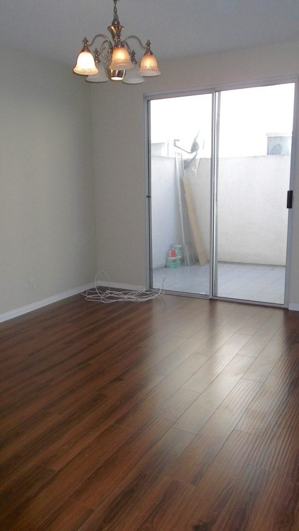 Building Photo - Stunning Updated & Spacious 3-Level Townho...