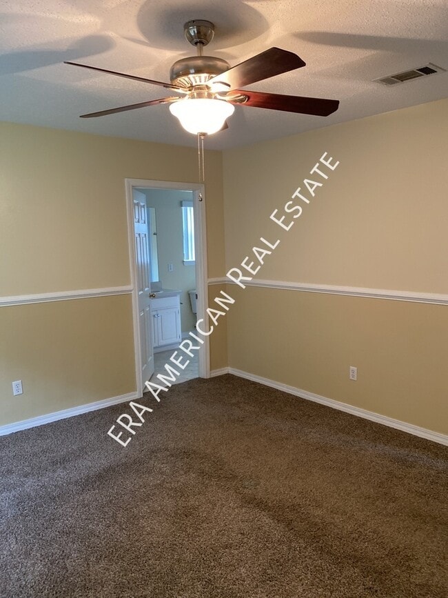 Building Photo - 2820 Tamiami Trail