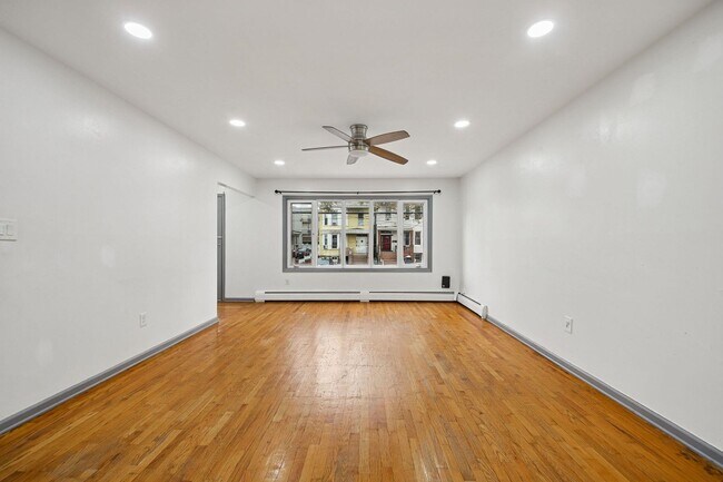 Building Photo - 13 Carlton Ave