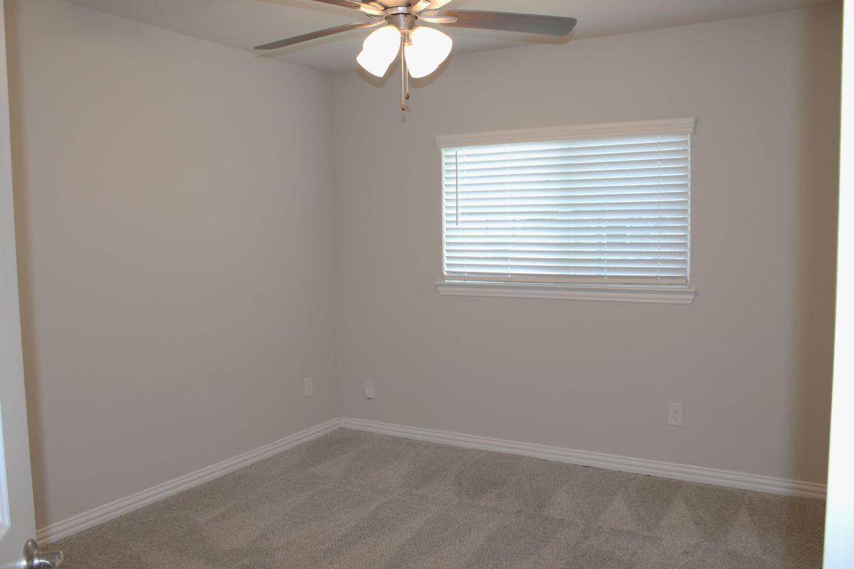 Building Photo - 2908 Mare Dr