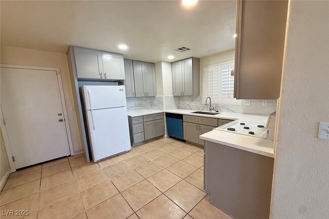 Building Photo - 9300 Cool Creek Ave