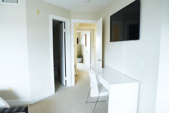 Building Photo - OCEAN VIEWS - 2BD/2.5BA Condo in the Heart of Oceanside