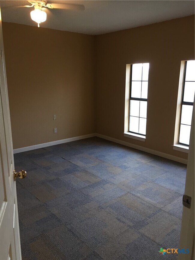 Building Photo - 4841 TX-35