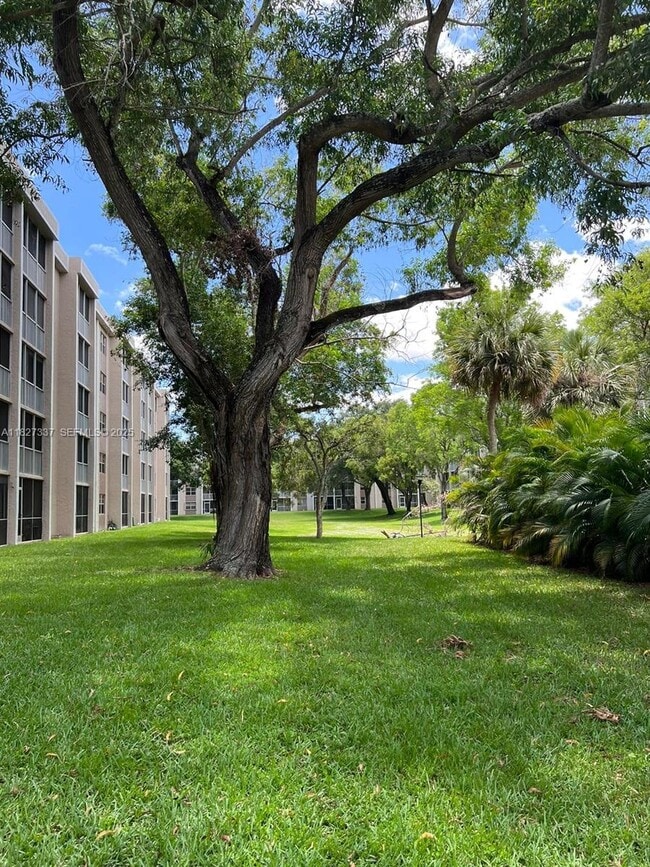 Building Photo - 1100 NW 87th Ave