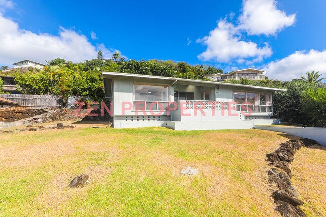 Building Photo - Lower Waialae Iki 3 Bedroom, 2 Bath Single...