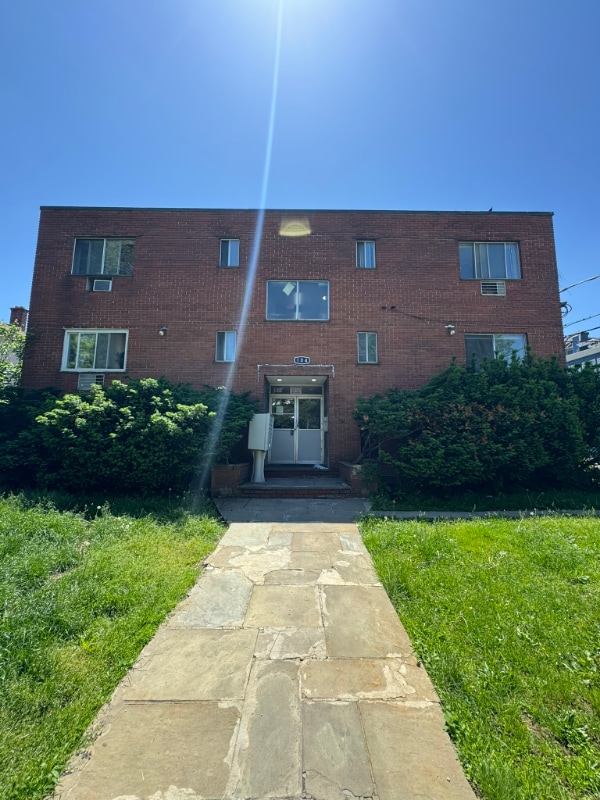 Building Photo - 104 Montclair Ave