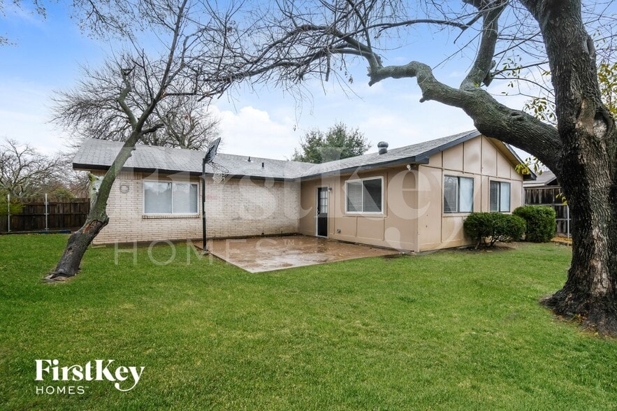 Building Photo - 3630 Williamsburg Dr