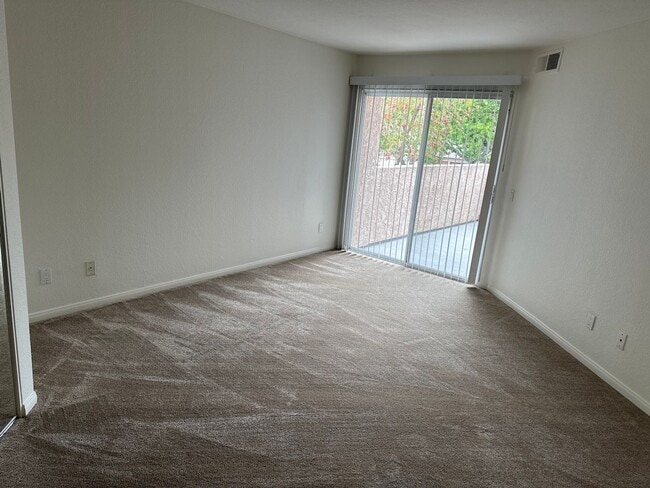 Building Photo - Fashion Valley 2Br/2Ba Condo with 2 car ga...