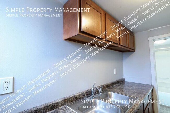 Building Photo - 920 4th St NW