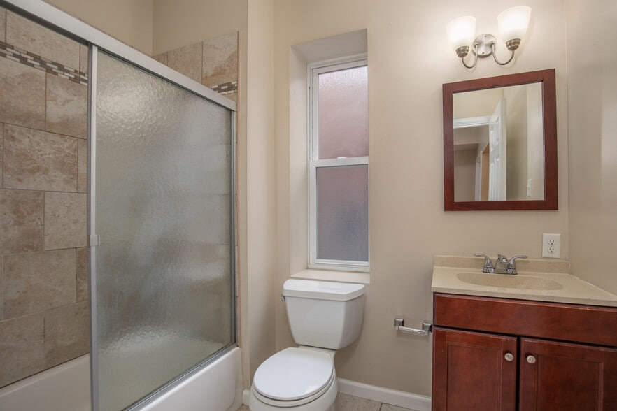 Building Photo - 6025 Kingsbury Ave