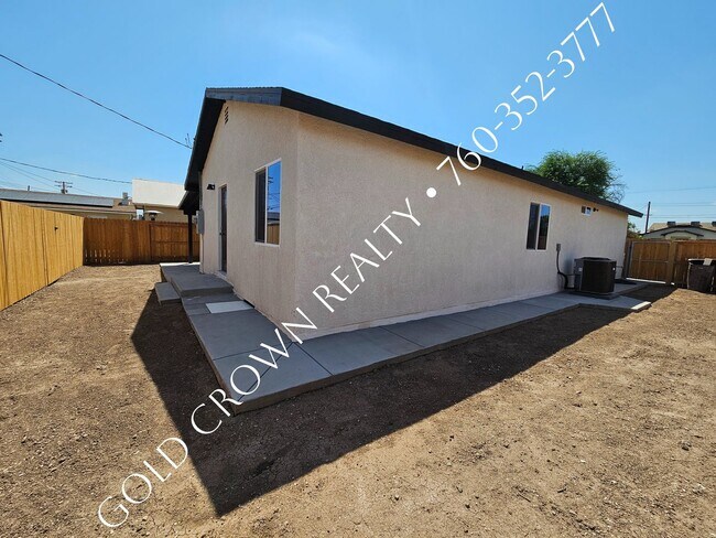 Building Photo - 1070 W Euclid Ave