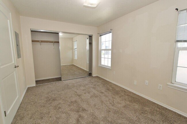 Building Photo - 11840 Cloverbrook Ln