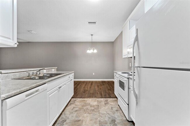 Building Photo - 1008 Hemingway Cir