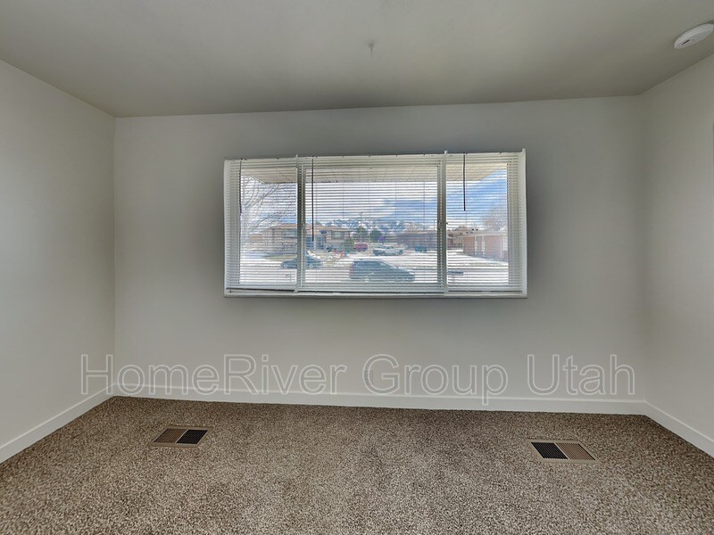 Building Photo - 176 W Foxbridge Dr