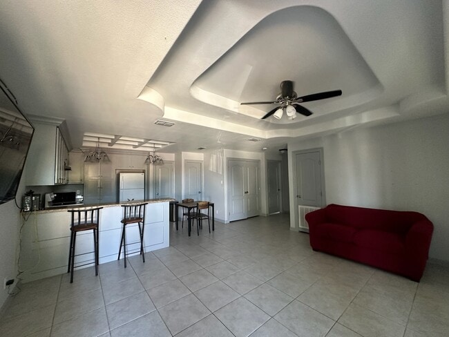 Building Photo - 709 E 3rd St