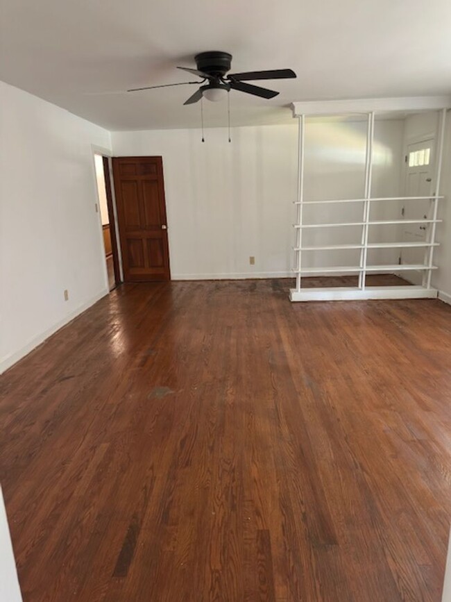 Building Photo - 124 S Englewood Dr