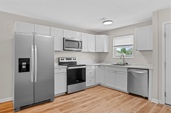 Building Photo - 1307 Farmingdale Dr