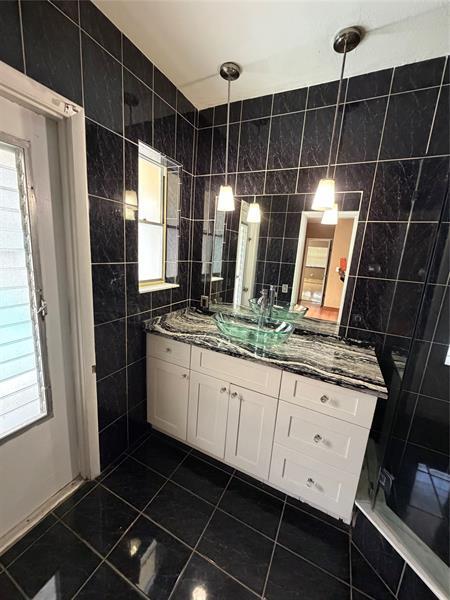 Building Photo - 2290 NW 32nd Terrace