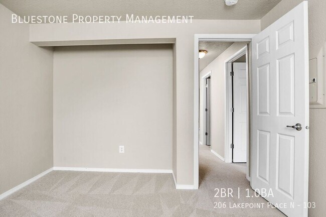 Building Photo - 206 Lakepoint Pl N
