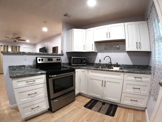 Building Photo - 1716 Princess Jeanne Dr