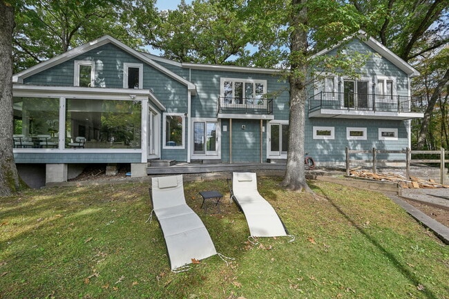 Building Photo - 10 Oakridge Ave