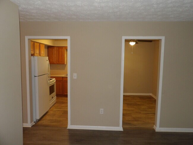 Building Photo - 248 Meadowview Dr