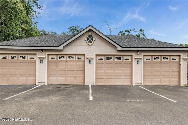 Building Photo - 13810 Sutton Park Dr N