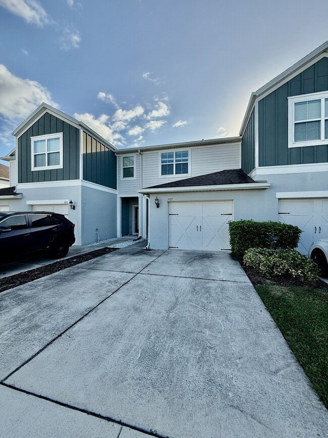 Building Photo - 3977 Plainview Dr