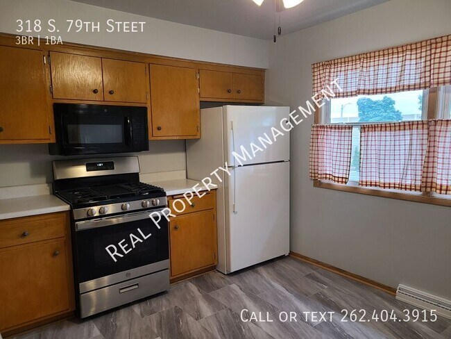 Building Photo - 318 S 79th St