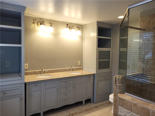 Building Photo - 2571 Rocky Springs Dr NE