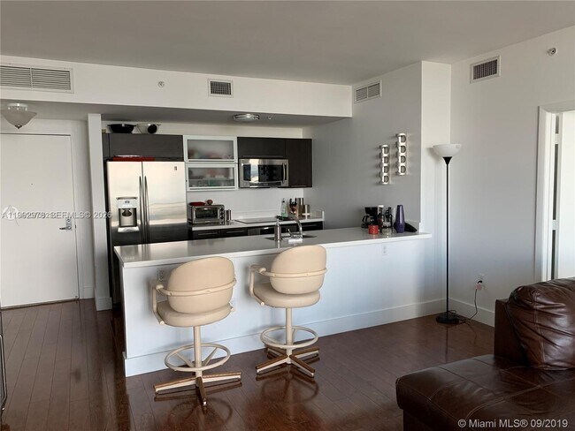 Building Photo - 90 SW 3rd St