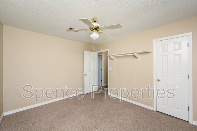 Building Photo - 4863 Kensington Ln