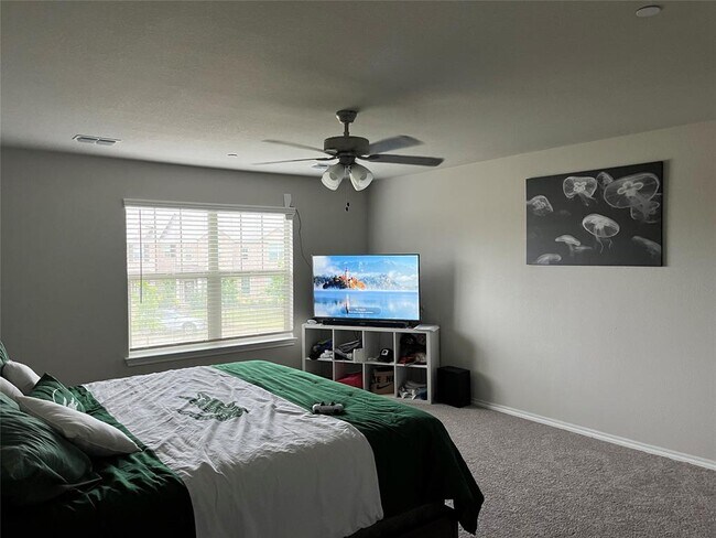 Building Photo - 2221 Greystone Dr