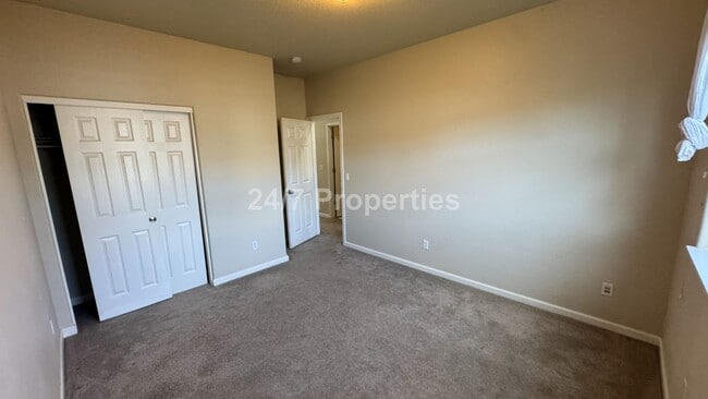 Building Photo - Inviting 3 BD I 2 BA Home - West Linn