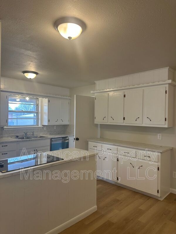 Building Photo - 415 N 17th St