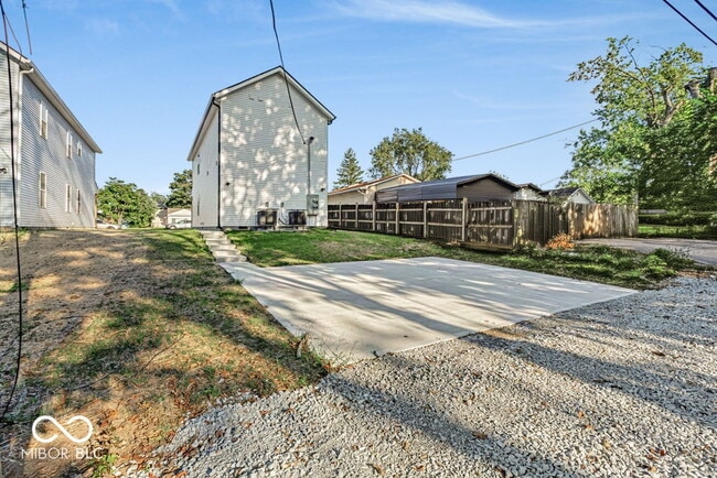 Building Photo - 4456 Caroline Ave