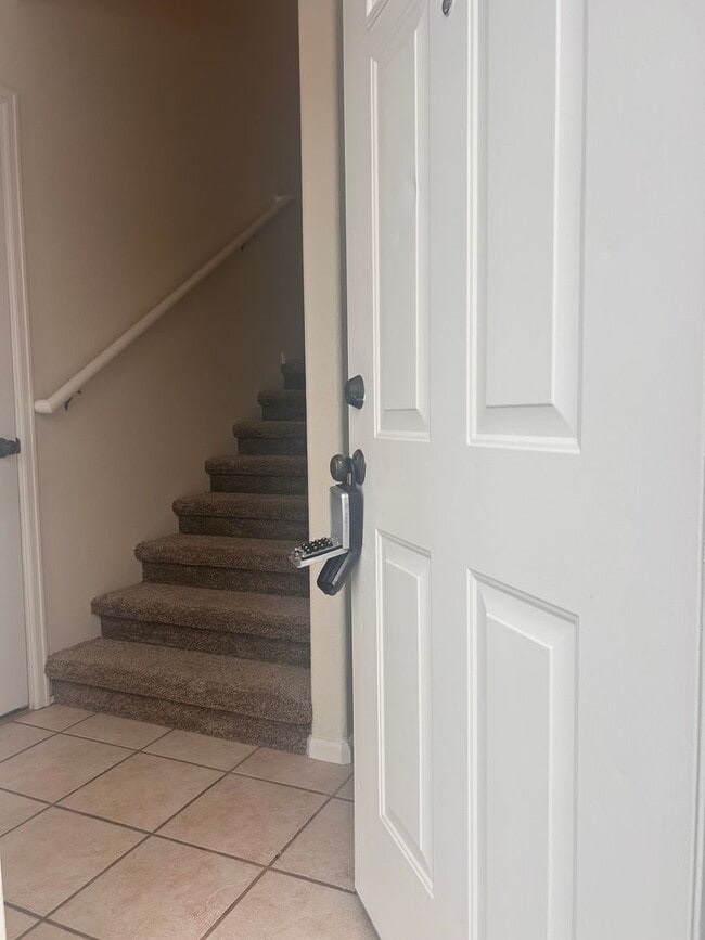 Building Photo - Big, beautiful completely newly remodeled 3 bed 2 bath townhome