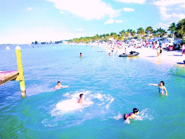 Building Photo - 1300 Seaway Dr