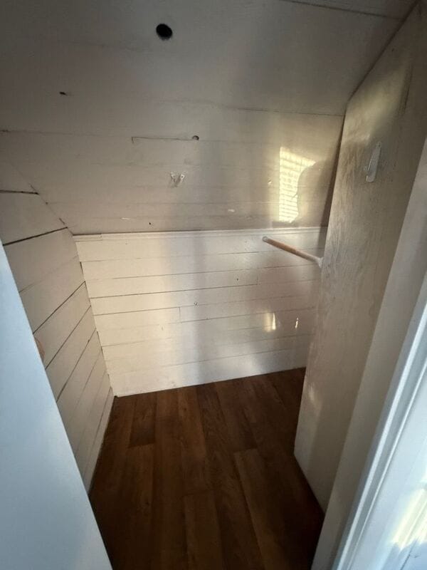 Building Photo - 1615 D St NE