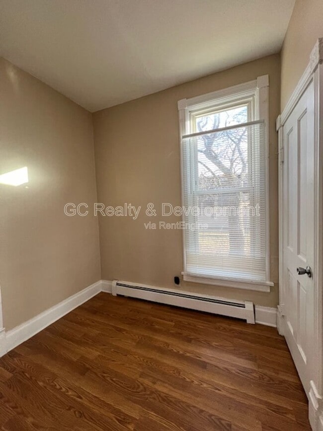 Building Photo - 411 Wellington Ave