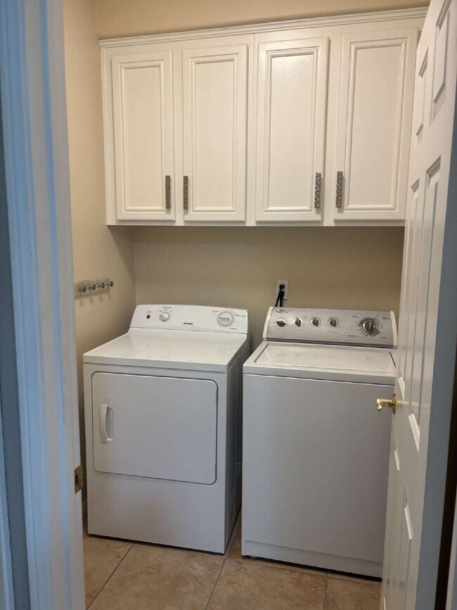 Building Photo - 45218 Coeur Dalene Dr