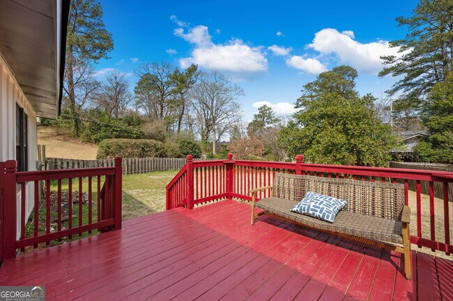 Building Photo - 1954 Woodbine Terrace NE