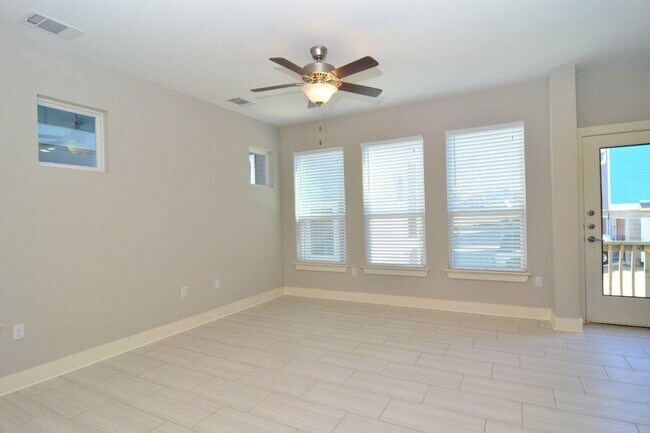Building Photo - 2921 Bond Dr