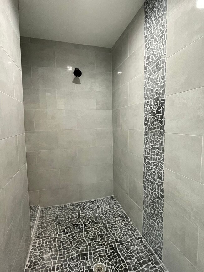 Building Photo - **SHOWS LIKE NEW!**