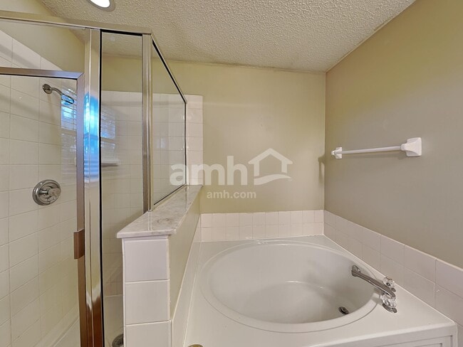 Building Photo - 1643 Hawkins Cove Dr E