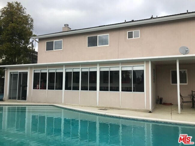Building Photo - 8031 Melba Ave