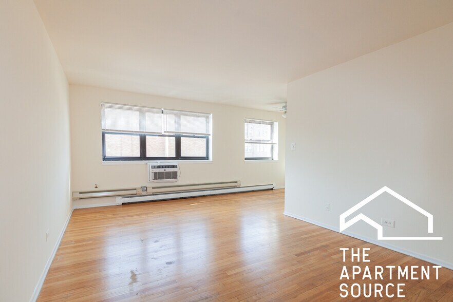 Building Photo - 665 W Wrightwood Ave