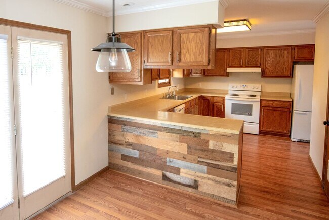 Building Photo - 123 Pierre Pl